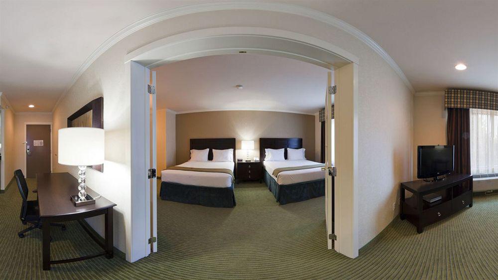 Holiday Inn Express Puyallup By Ihg Exterior photo